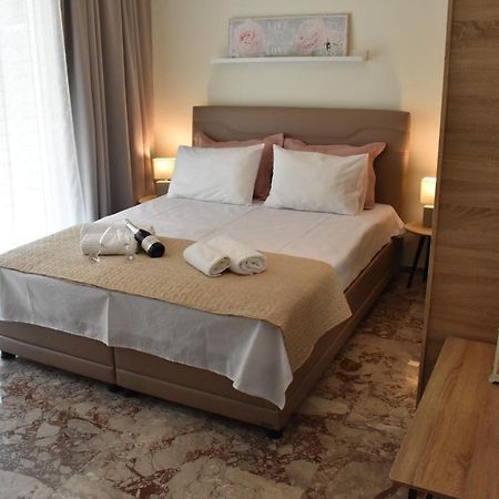 Chrysafenia & Leandros Downtown Apartment Kavala Bagian luar foto