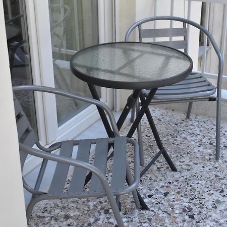 Chrysafenia & Leandros Downtown Apartment Kavala Bagian luar foto