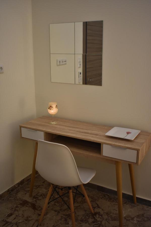 Chrysafenia & Leandros Downtown Apartment Kavala Bagian luar foto