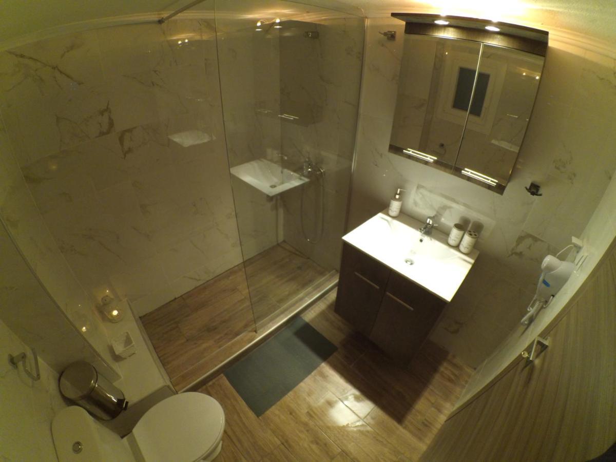 Chrysafenia & Leandros Downtown Apartment Kavala Bagian luar foto