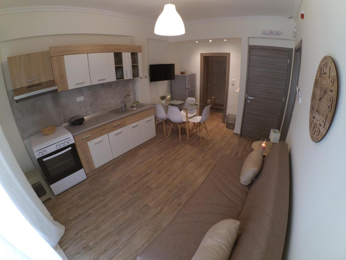 Chrysafenia & Leandros Downtown Apartment Kavala Bagian luar foto